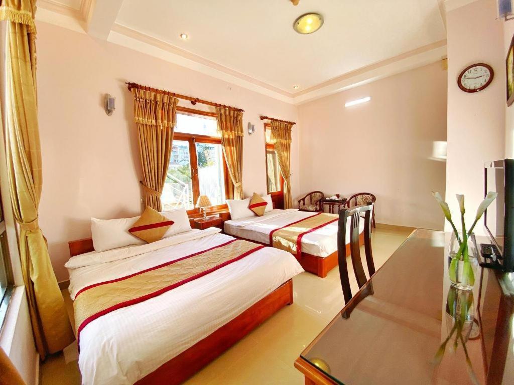 Gold Night Hotel Dalat Exteriör bild