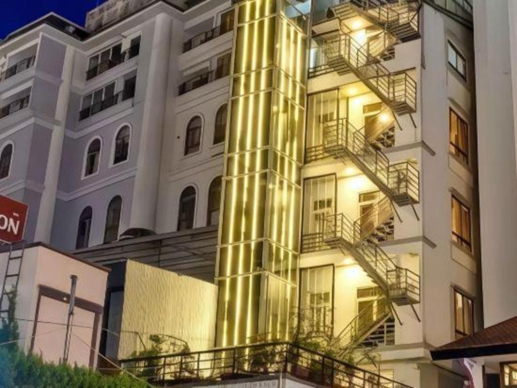 Gold Night Hotel Dalat Exteriör bild